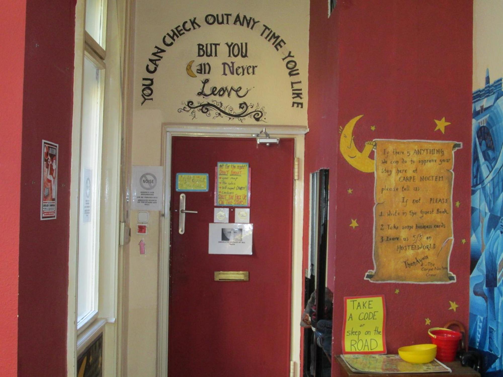Carpe Noctem Hostel Boedapest Buitenkant foto